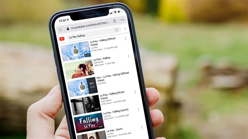 How to listen to YouTube music when the screen is off on your phone is super simple (2024)